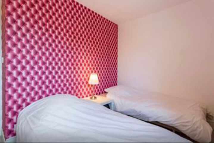 Room 15 of 68