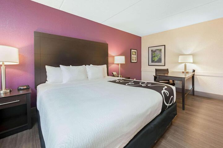 1 King Bed Mobility Hearing Impaired Accessible Room (1 of 16)