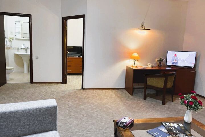 Room 32 of 106