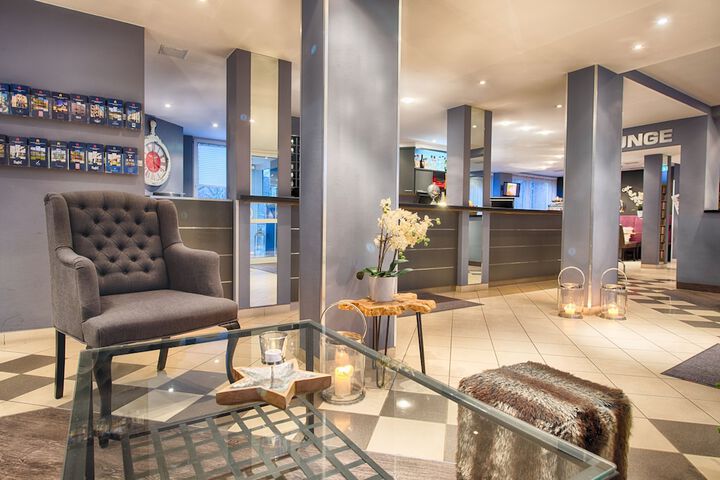 Entrance & Lobby