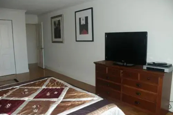 Room 2 of 11