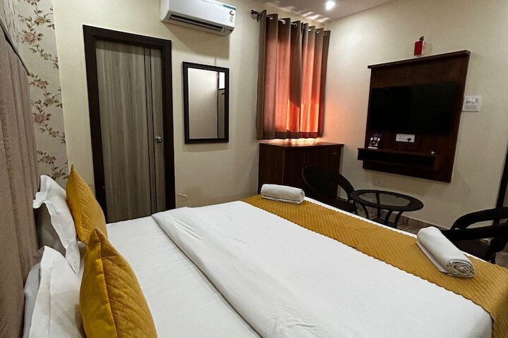 Room 12 of 25