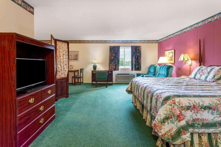 Standard | King Bed (14 of 15)