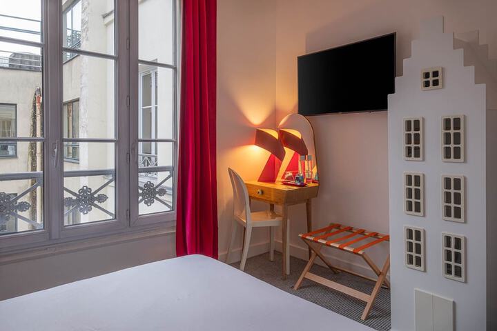 Room 46 of 80