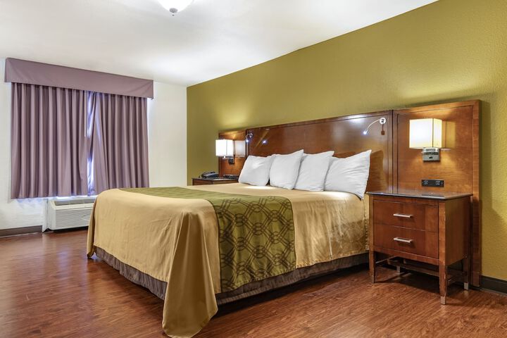 1 King Bed (6 of 14)