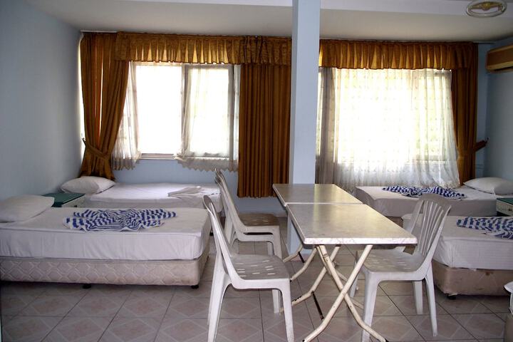 Room 10 of 105