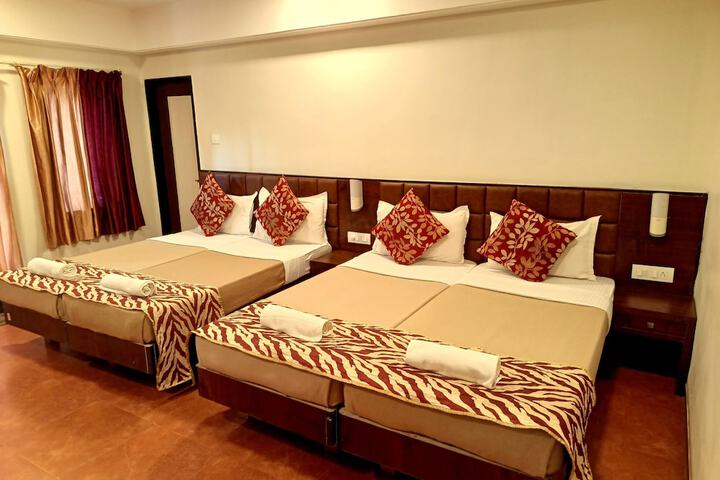 Room 11 of 28