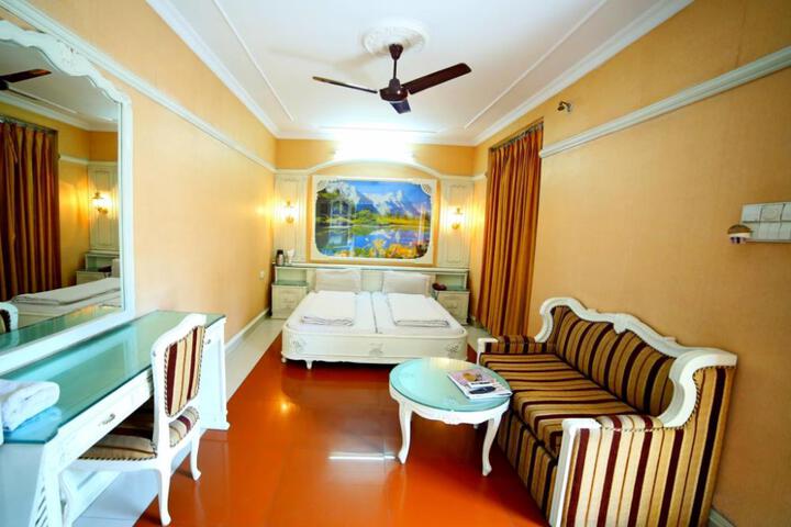 Hotel Naveen