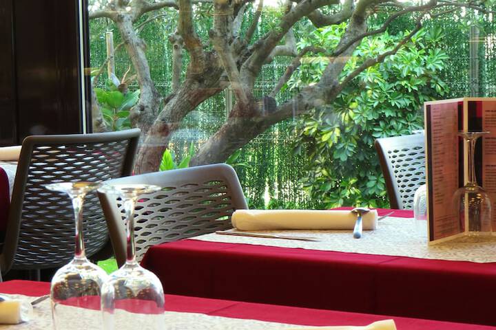 Dining 46 of 66