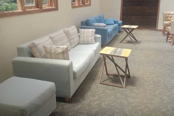 Lounge 23 of 59
