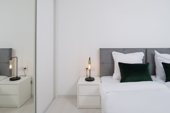 Room 2 of 70