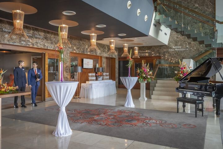 Entrance & Lobby