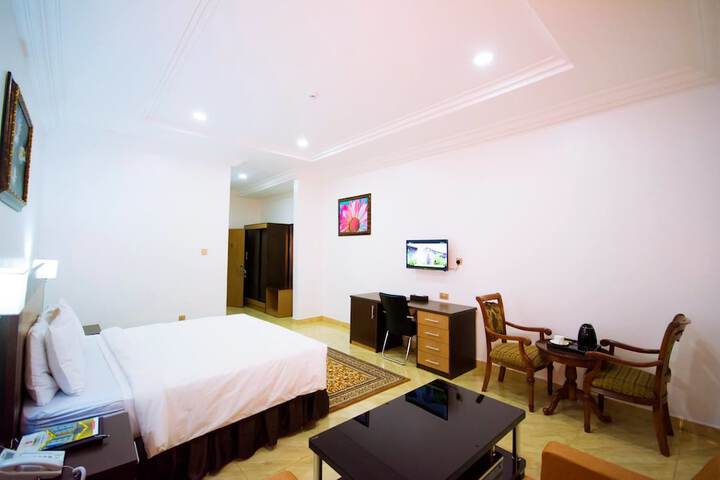 Room 6 of 38