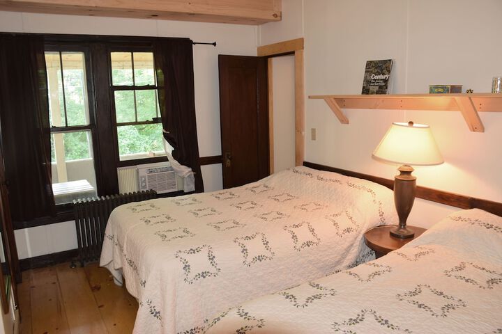 Room 35 of 151