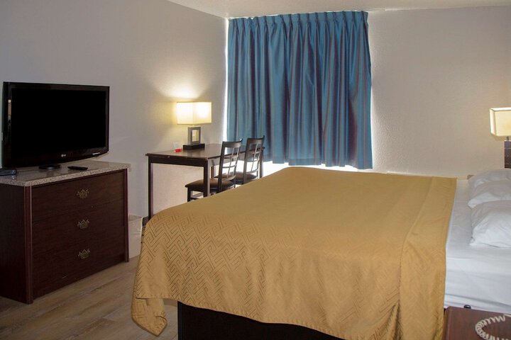 Room 28 of 66