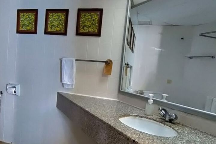 Room 484 of 650