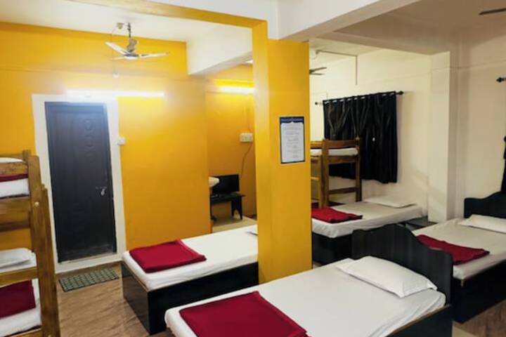 Room 4 of 12