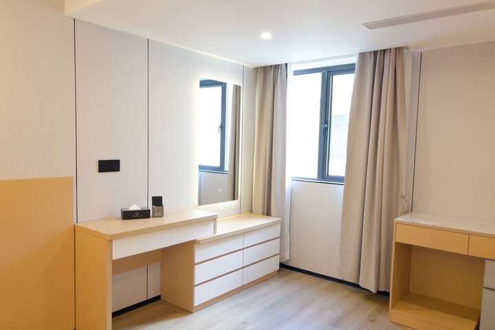 Room 17 of 32