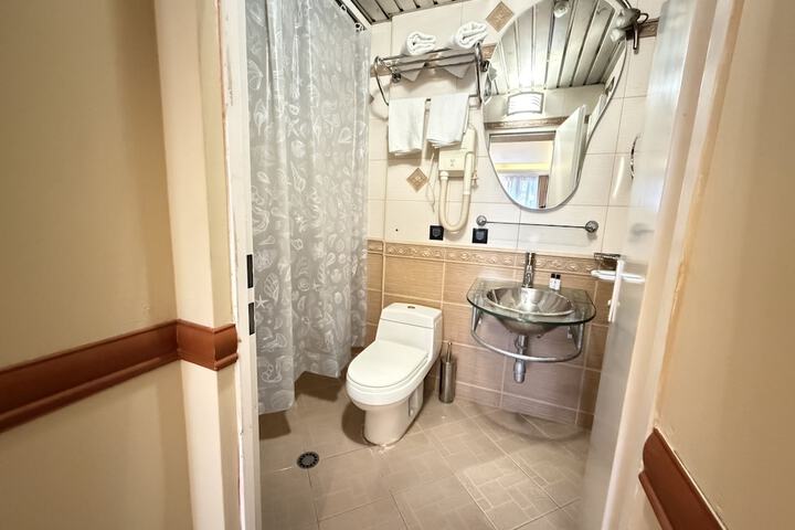 Room 33 of 41