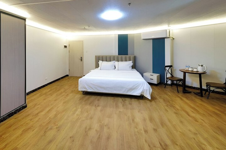 Room 10 of 43