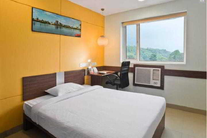 Room 9 of 12