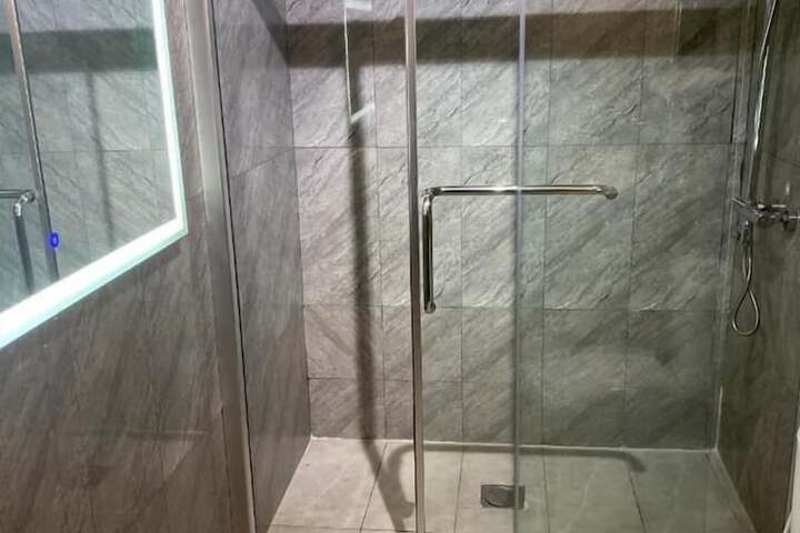 Room 11 of 27
