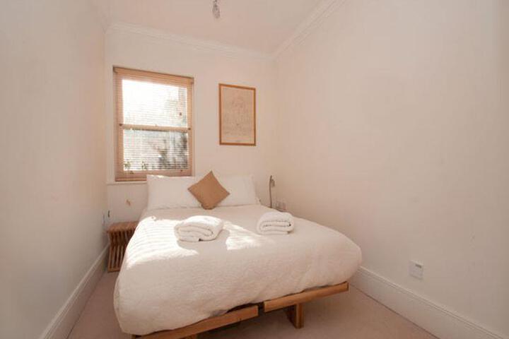 Room 3 of 5