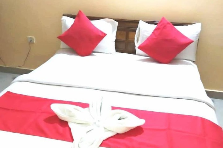 Room 2 of 32