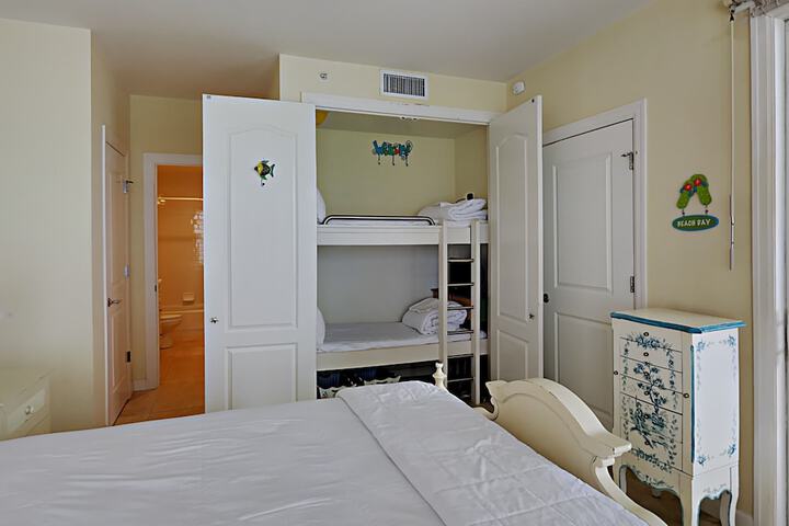 Room 11 of 22