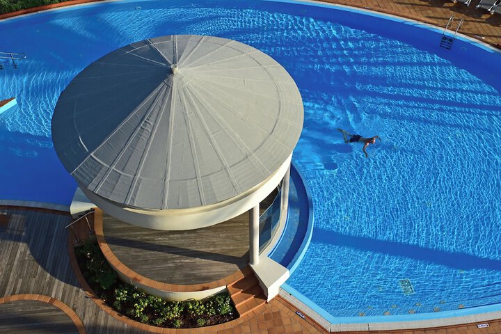 Pool 114 of 411