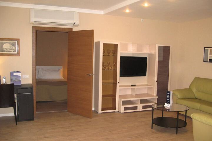 Room 17 of 47