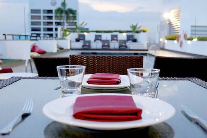 Dining 53 of 56