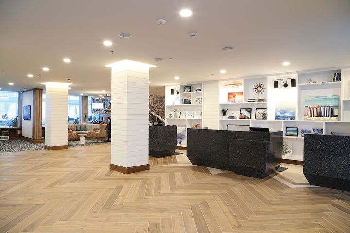 Check-in/check-out kiosk
