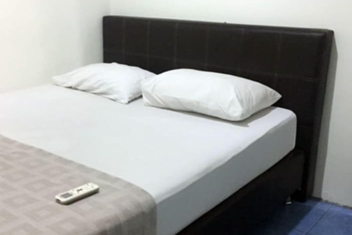 Room 11 of 28