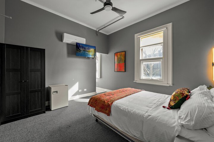 Room 13 of 19