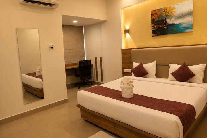 Room 12 of 32