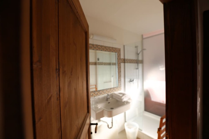 Room 13 of 86