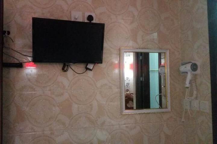 Room 37 of 48