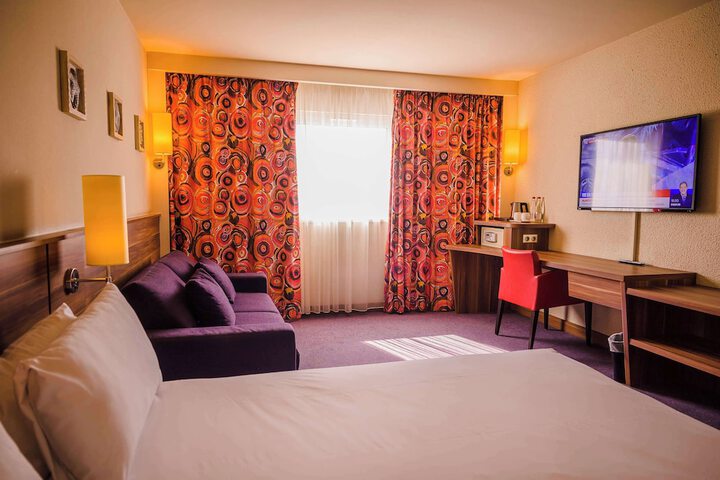 Room 20 of 176