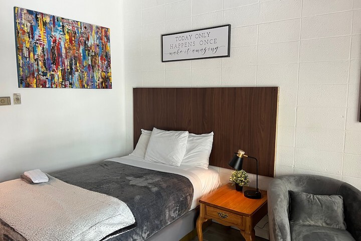 Comfort Room 2 Double Beds Refrigerator, Microwave (8 of 13)