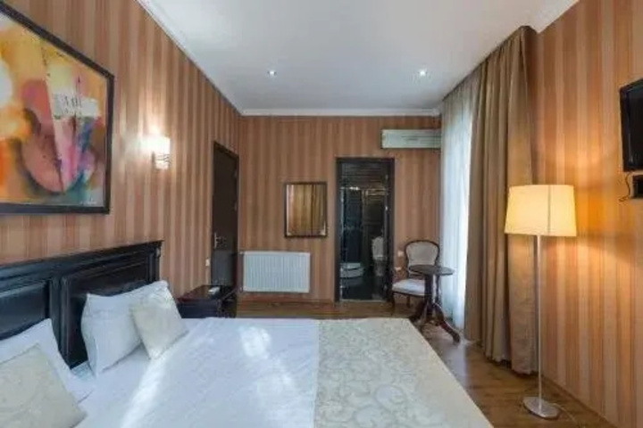 Room 5 of 13
