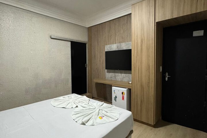 Room 19 of 38