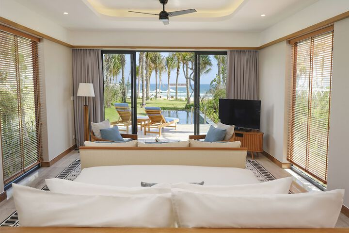 Room 3 of 98