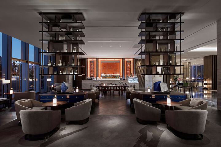 Lounge 68 of 88