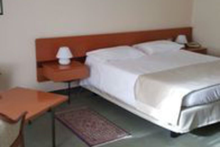 Room 8 of 19