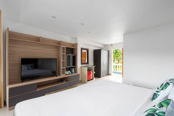 Room 3 of 94