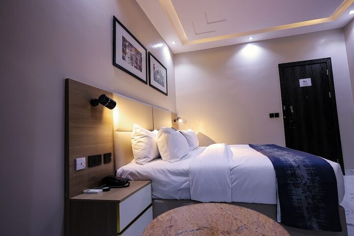 Room 7 of 37