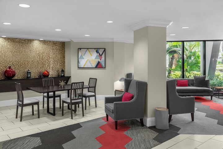 Entrance & Lobby