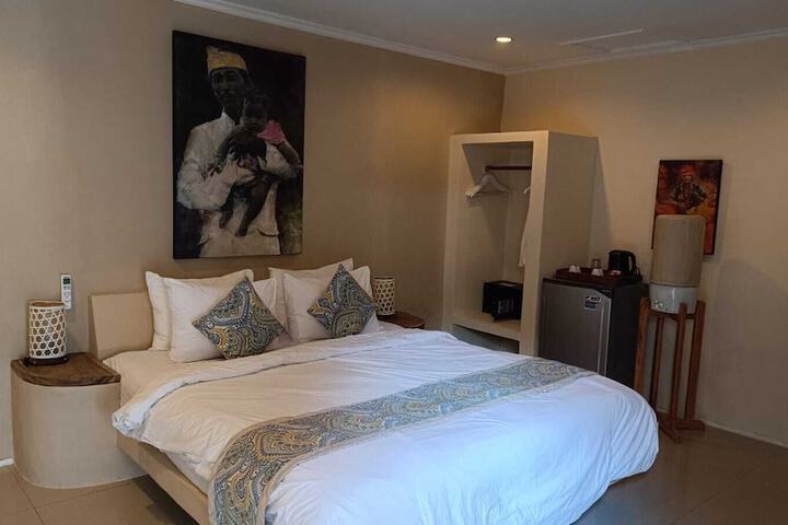 Room 5 of 11