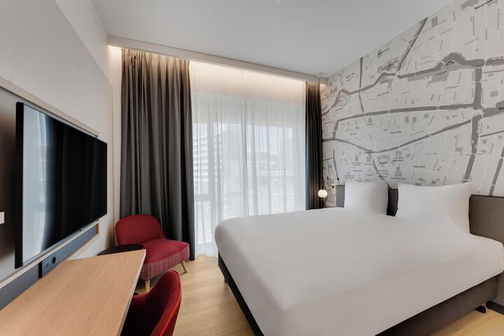 Room 12 of 17